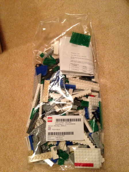 Approximately 900 pieces of Lego!!